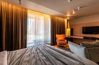 Отель Maestro Design Hotel Лиепая Номер Делюкс с кроватью размера «king-size»-1